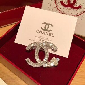 ✨Chanel brooch